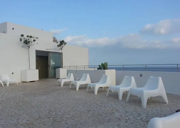 Apartamento Con Piscina, Garaje Y Vistas Al Mar