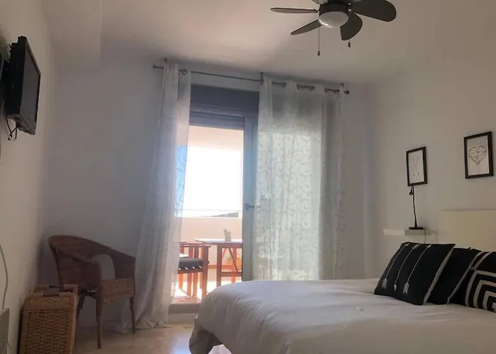 Apartamento Con Piscina, Garaje Y Vistas Al Mar
