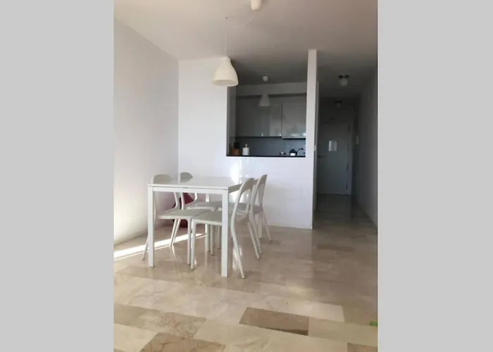 Apartamento Con Piscina, Garaje Y Vistas Al Mar